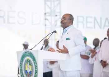 Ali Bongo Ondimba :《 Le Gabon se divise en deux catégories,ceux qui déplorent, qui critiquent ; et ceux qui se relèvent les manches et qui agissent. 》